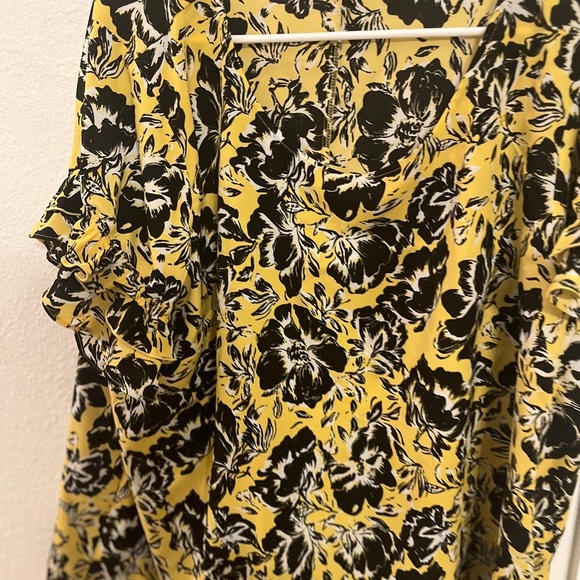 Lane Bryant Yellow and Black Ruffled Blouse size 22 - Picture 4 of 14